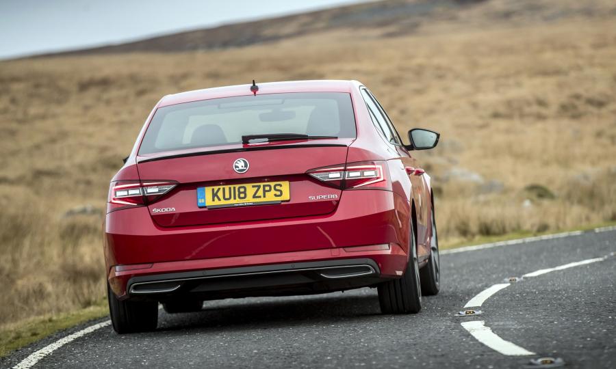  Skoda Superb SportLine 2016 года  (UK) (фото 28 из 40)